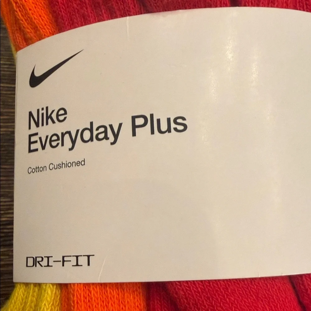 NWT Nike Dri fit Crew Socks - Picture 3 of 4